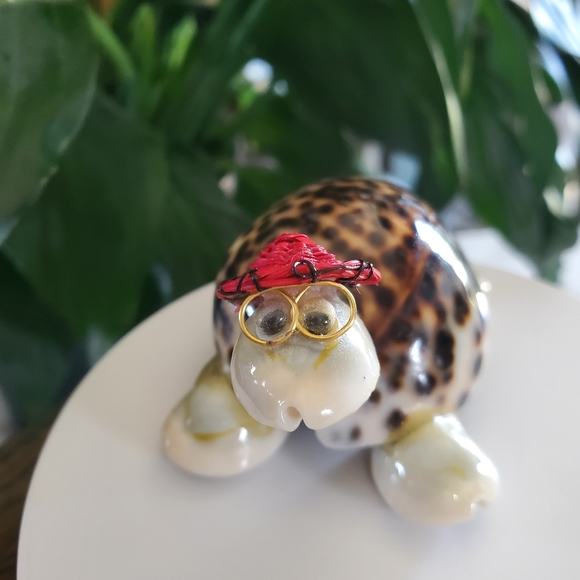 Tiny Sea Shell Turtle Figurine - Picture 14 of 14